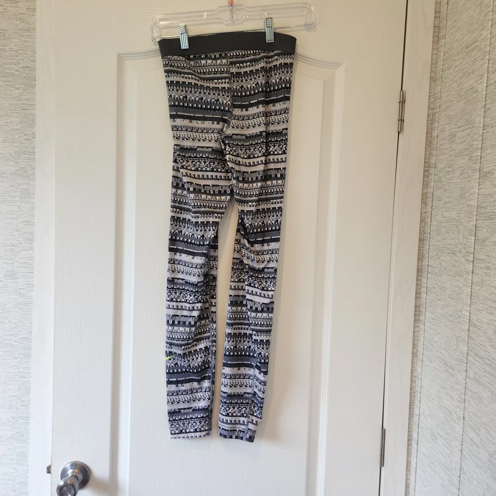Nike Black and White Patterned Leggings